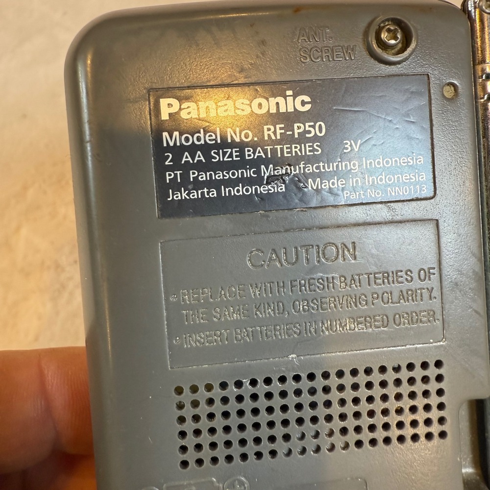 Panasonic RF-P50 Pocket AM/FM Portable Radio Silver Handheld 2-Band Receiver - Picture 3 of 6